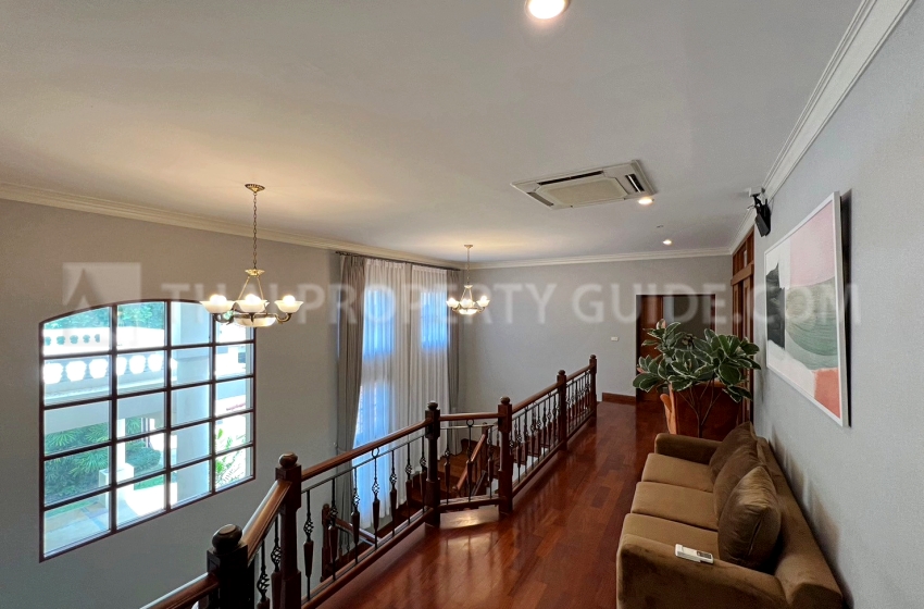 House with Private Pool in Sukhumvit 